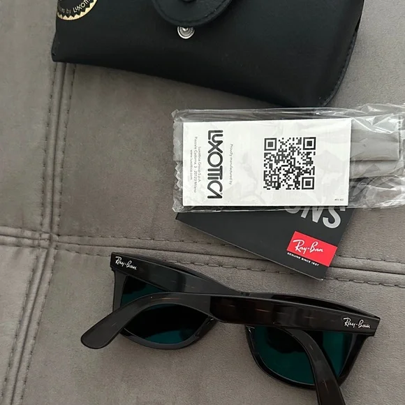 Ray-Ban Classic Black Sunglasses Case